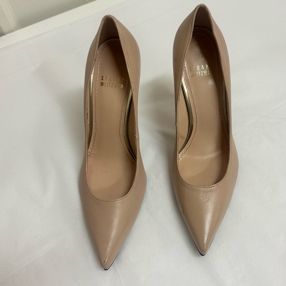 👠 Stuart Weitzman Blush Beige Leather Pointed-Toe Pumps - Size 6